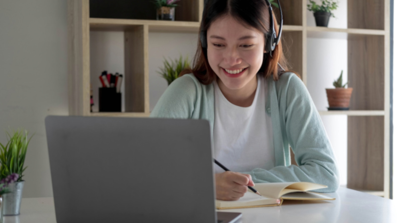 Alumnos estudiando en curso de verano Futurum